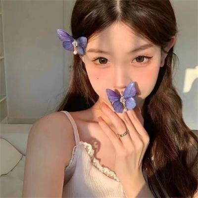 绿茵场外
